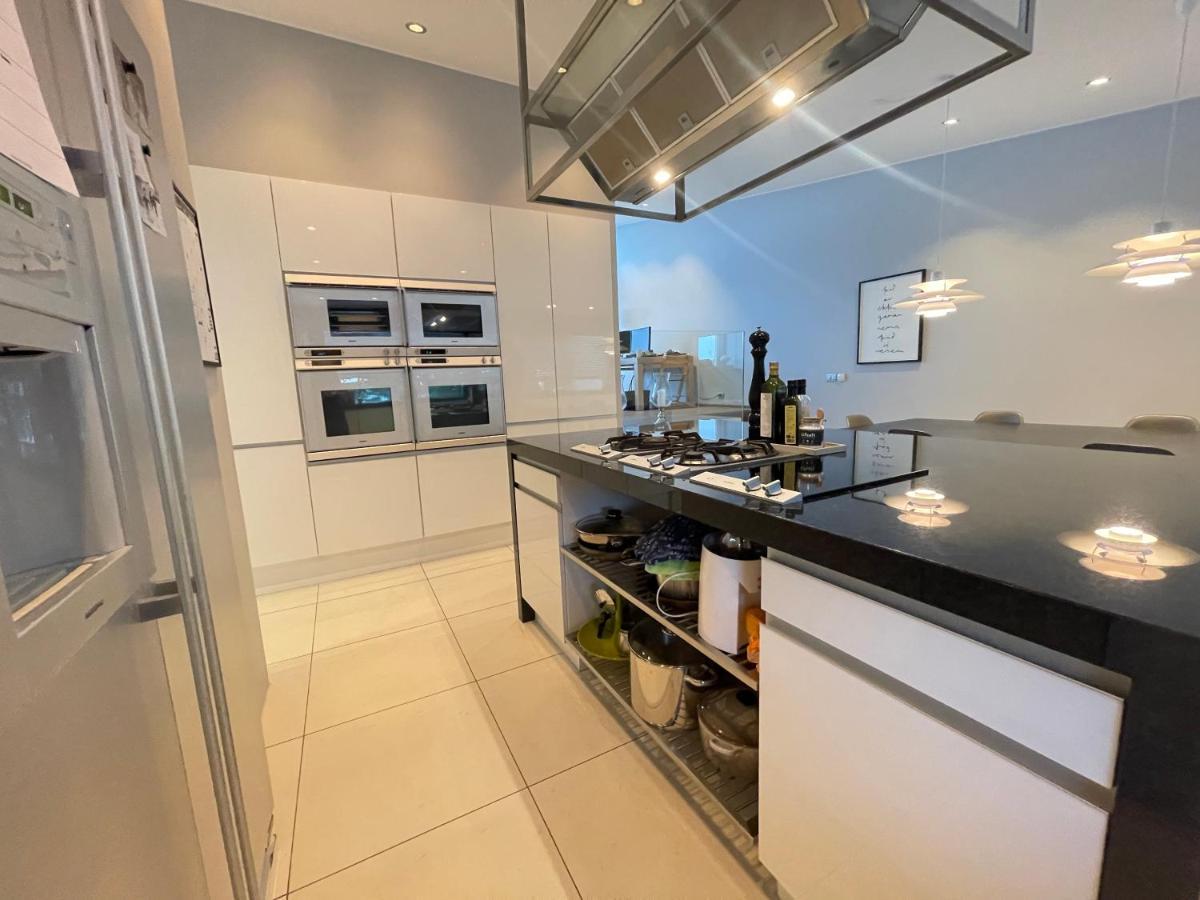 Modern Family Friendly House Centrally Located In Holiday home *