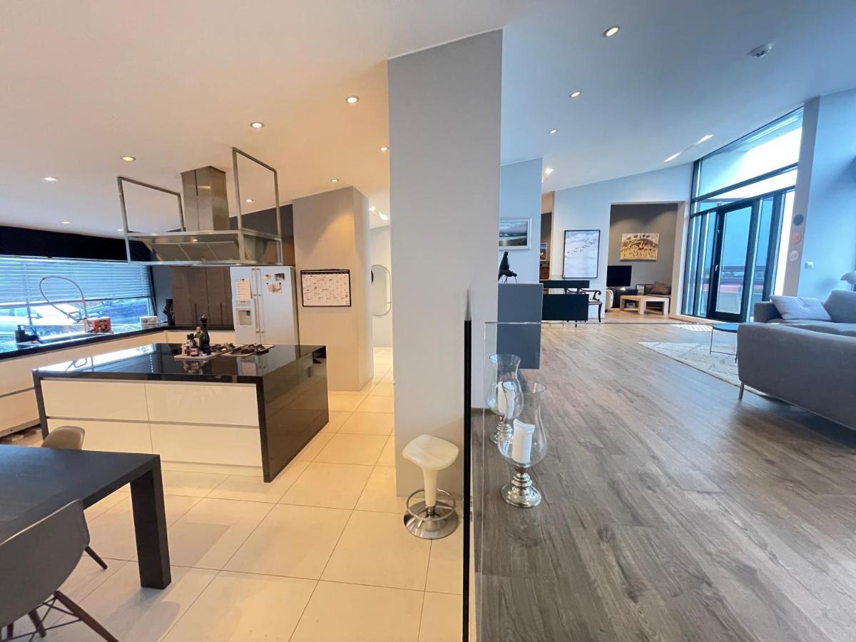 Modern Family Friendly House Centrally Located In Holiday home