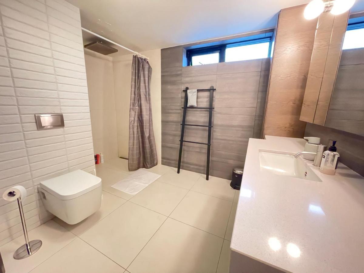 Modern Family Friendly House Centrally Located In
